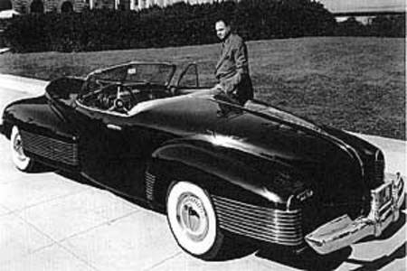 Harley Earl dans la Buick Y-Job