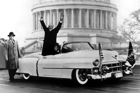 Eisenhower lors d 'une parade dans une Eldorado 1953