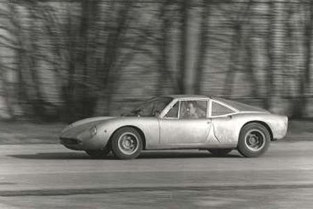 Alejandro De Tomaso teste le premier prototype de la Vallelunga