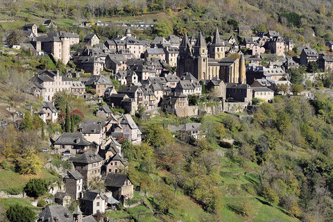 Conques  - Depuis Rodez, au km 39,5 par la D901 - Temps de trajet : 42 mn - Point GPS :  44°35'59.2