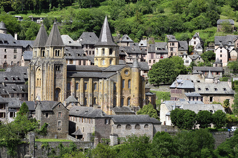 L'Abbaye St Foy de Conques - Depuis Rodez, au km 39,5 par la D901 - Temps de trajet : 42 mn - Point GPS : 44°35'58.1