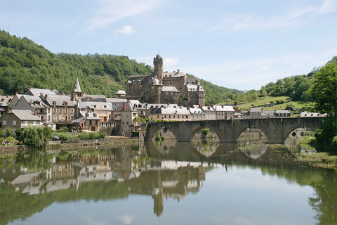 Estaing - Depuis Entraygues, au km 17,2 par la D920 - Temps de trajet : 18 mn - Point GPS :  44°33'12.8