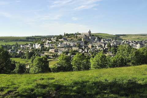 Laguiole - Depuis Buron de Born, au km 30,9 par la D15 - Temps de trajet : 33 mn - Point GPS :  44°41'02.1