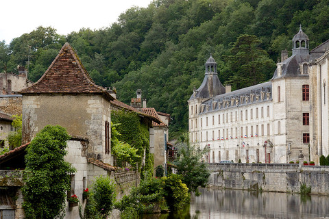 Abbaye de Brantôme - Depuis Champagnac, au km 7,2 par la D78 - Temps de trajet : 10mn - GPS : 45°21'53.3