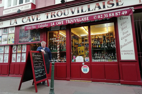 Passez par la Cave Trouvillaise, dont le patron est un grand amateur d’automobile. 