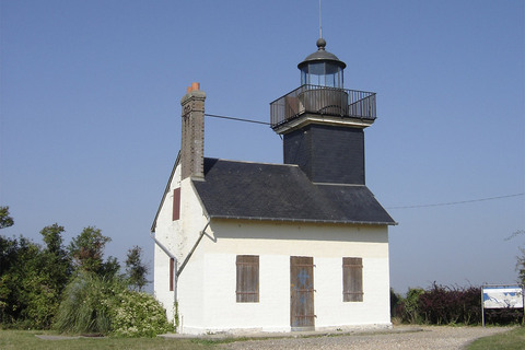 Le phare de Saint-Samson-de-la-Roque et sa vue imprenable sur l’estuaire de la Seine. 