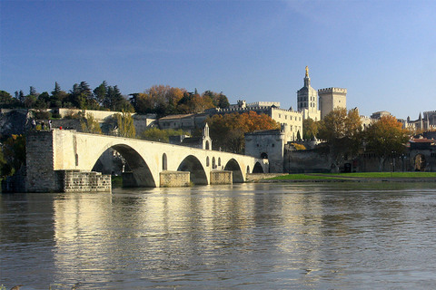 Le célèbre pont de la comptine de nos enfants, à découvrir à Avignon.