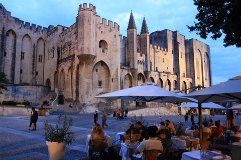 La tranquillité de la place du Palais.