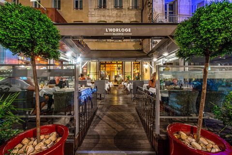 Manger dans un cadre familial à la brasserie de l’horloge. 