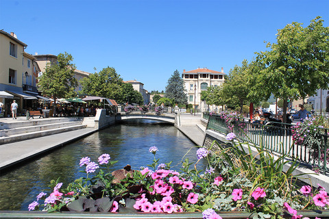 Se promener en toute détente à L’Isle-sur-la-Sorgue.