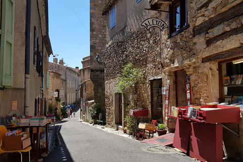 Montolieu, petit village où les amoureux de belles reliures trouveront leur bonheur.