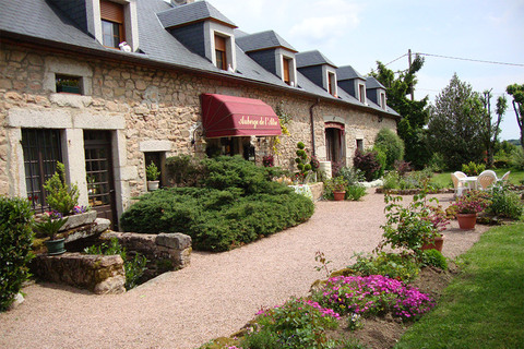 À Quarré-les-Tombes, Francis Salamolard et son épouse vous accueillent dans leur charmante auberge de l’Âtre.