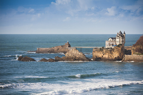 Biarritz, ville aux mille facettes. Activités sportives, balades sur les plages, musées, gastronomie. C’est la pépite de la côte Atlantique.