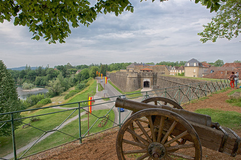 Navarrenx, ville bastionnée, est aussi connue pour être la capitale du saumon !