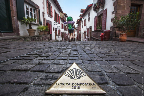 Pour les pèlerins de Saint-Jacques-de-Compostelle, Saint-Jean-Pied-de-Port est le point de départ de la mythique étape des Ports de Cize.