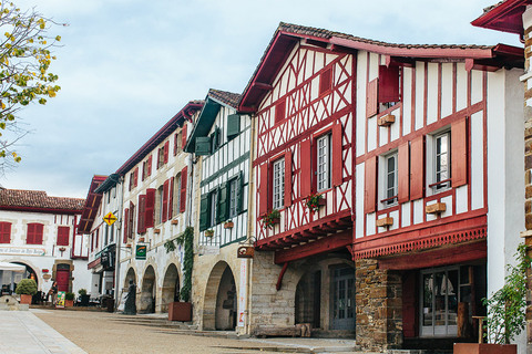 La Bastide-Clairence a été fondée en 1314 par Louis 1er roi de Navarre pour s’offrir un débouché sur la mer.