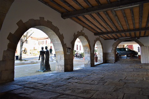 La Bastide-Clairence a été fondée en 1314 par Louis 1er roi de Navarre pour s’offrir un débouché sur la mer.