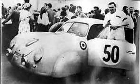 Toto Veuillet vainqueur de la classe 1100 cm3 aux 24 Heures du Mans de 1951