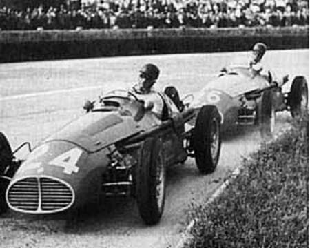 Fangio au volant d'une A6GCM au GP de Modène, 1953