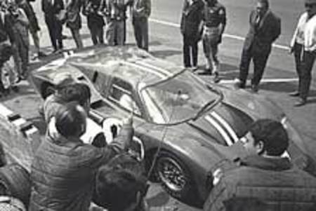 24 Heures du Mans 1967 : la MK IV N°1 d'A.J Foyt et Dan Gurney fera cavalier seul en tête pendant to