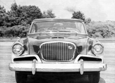 Studebaker Golden Hawk V8 4,7 litres de 275 ch.