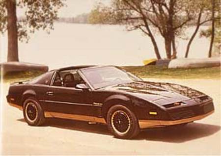 La troisième génération de Firebird et Camaro entre en scène en 1982.