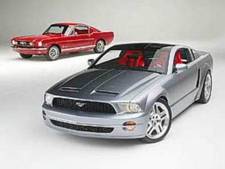Au Salon de Detroit 2003, un concept car Mustang est présenté. Le renouveau de ce modèle?