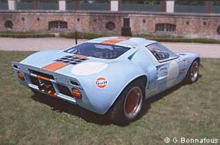 La cour d'Honneur : Ford GT 40 1968.