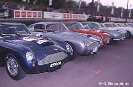 L'allée des ASTON MARTIN avec au premier plan, l' ASTON MARTIN DB 4 GT, 1961 de LAGARDE / LAGARDE