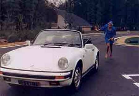 LE MOUSTACHU : Grâce de Capitani et Cabriolet 911 