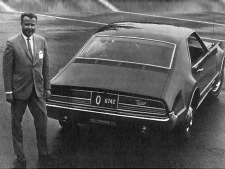 Essais de la Toronado sur les pistes de la GM par J.P. Norbye en 1965