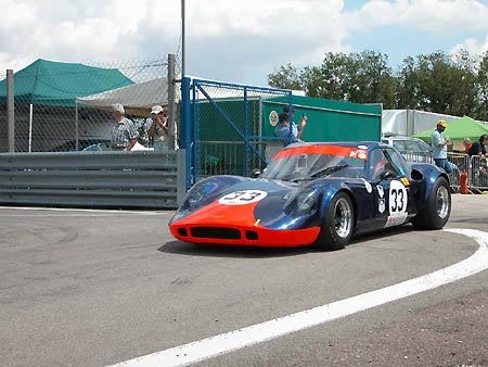 Chevron B8