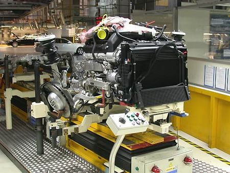 Le V10 attend d'être monté dans le coupé M6