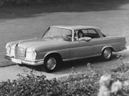 Mercedes coupé 220 SE 1965 (coupé sans montant central)