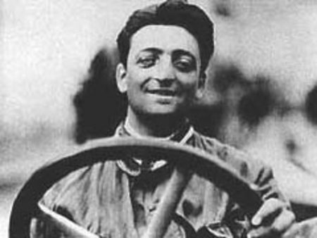 Enzo Ferrari à l'age de 22 ans