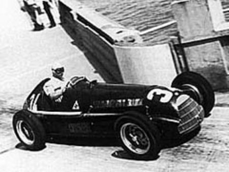 GP de Monaco 1950 : Fangio sur Alfa Romeo 158 au virage du Bureau de Tabac.
