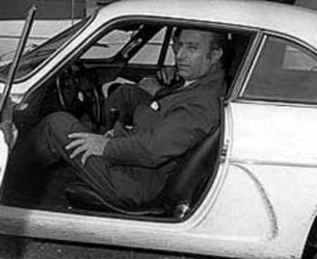 1969 : Fangio au volant d'une A110 chez Alpine