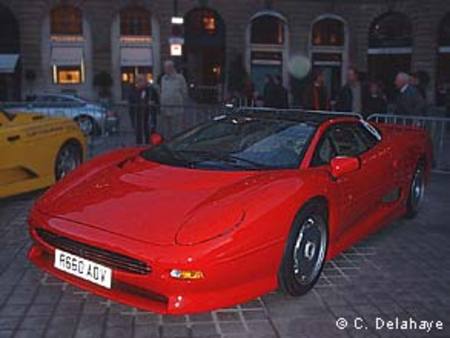 Jaguar XJ 220 