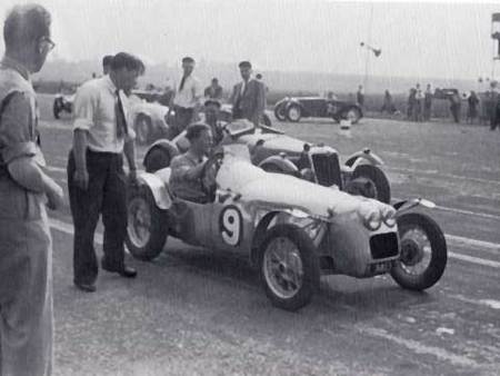 Colin Chapman au volant de la MK III