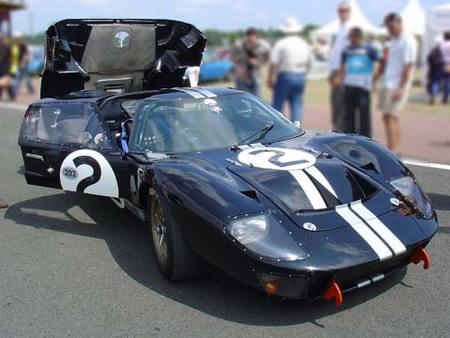 La GT 40 N°2 victorieuse de B. McLaren et C. Amon