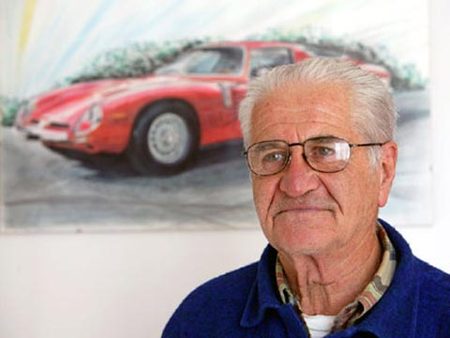 Bizzarrini devant un dessin de la 5300 GT