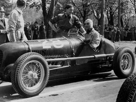 Piero Dusio à Turin en 1937 sur Maserati 1500