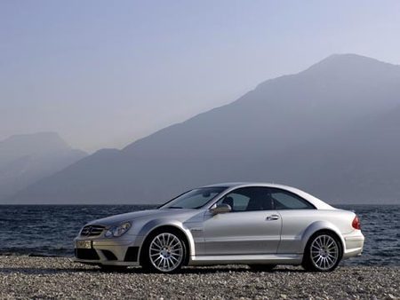 Dérivée du pace car de la F1, la CLK 63 black edition est à vous contre 145 000 euros environ...