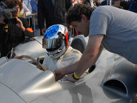 Jean Alesi au volant de la Mercedes W196