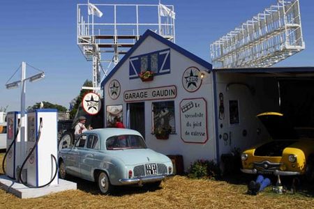 Reconstitution d'un garage des années 50 par Les Belles Champenoises d'époque