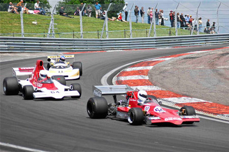 Deux Lola T400 devant une Ralt RT1