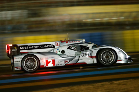 Audi R18 e-tron quattro #2 (Audi Sport Team Joest), Dindo Capello (I), Tom Kristensen (DK), Allan McNish (GB)