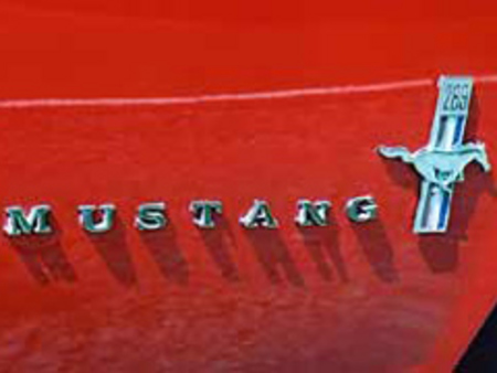 FORD MUSTANG