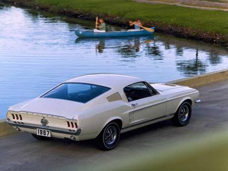 FORD MUSTANG