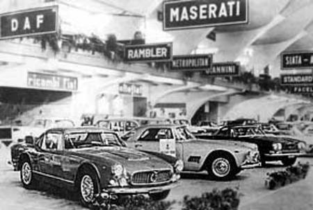 Salon de Turin 1960 : de gauche à droite, le spider 3500 GT Vignale avec son hard top, le coupé 3500